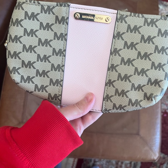 Michael Kors Belt leather mini side purse size Large - Picture 7 of 7